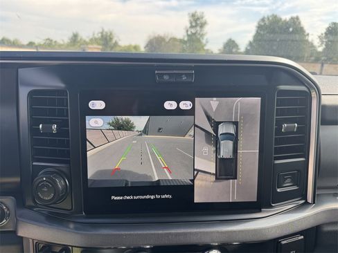 Used 2025 Ford F350 Platinum w/ FX4 Off-Road Package image 14