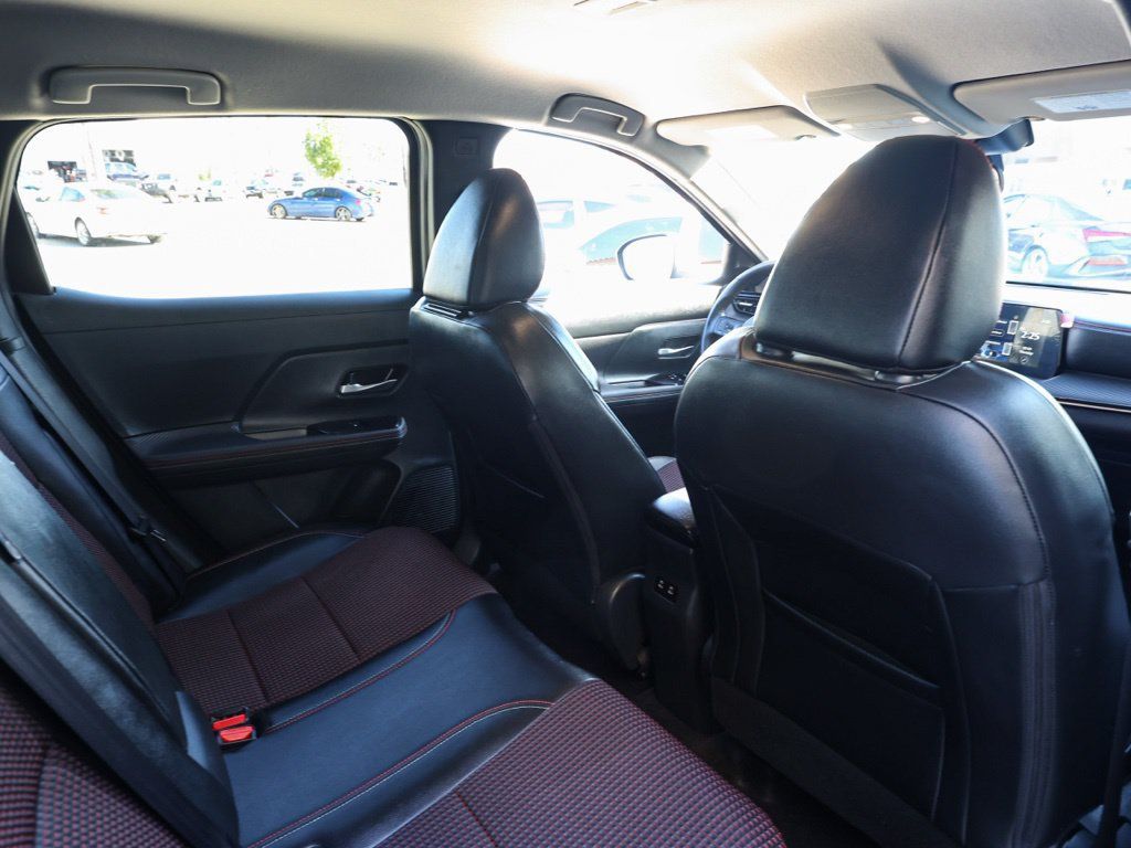 Used 2025 Nissan Kicks SR FWD image 18