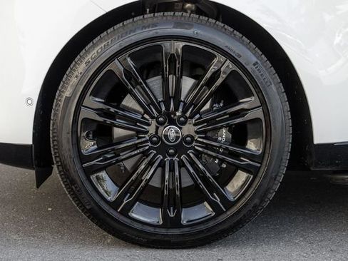 Used 2025 Land Rover Range Rover Autobiography image 17