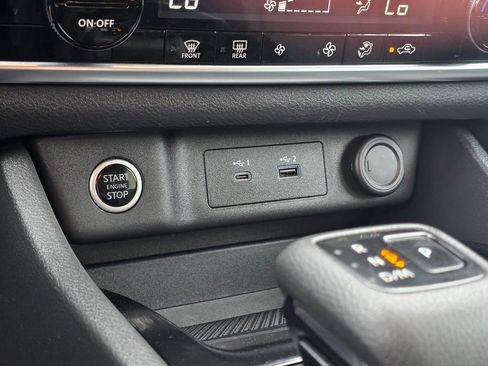 Used 2023 Nissan Rogue SV image 25