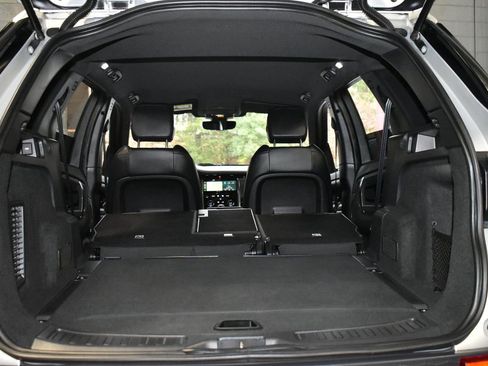 Used 2020 Land Rover Discovery Sport S image 40