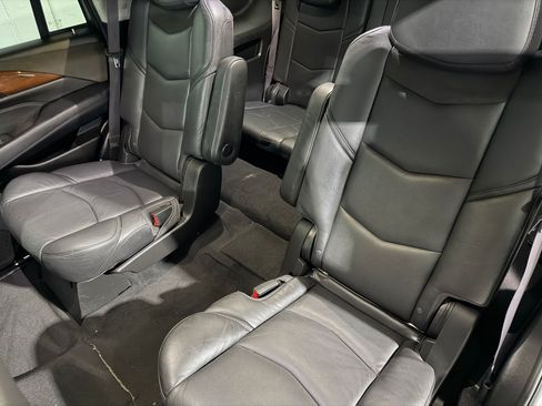 Used 2016 Cadillac Escalade Luxury RWD image 39