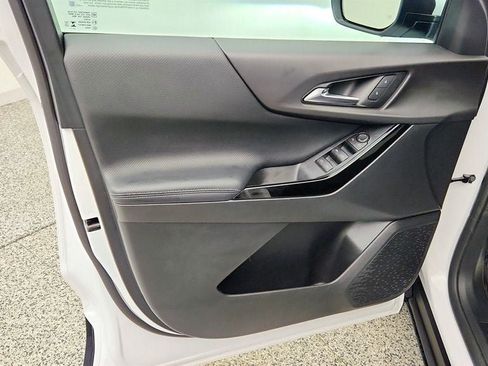 Used 2026 Chevrolet Equinox LT w/ Safety and Technology Package FWD image 10