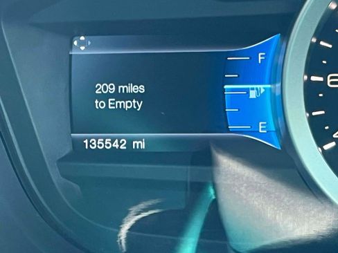 Used 2014 Ford Explorer XLT w/ Equipment Group 202A AWD/4WD image 30