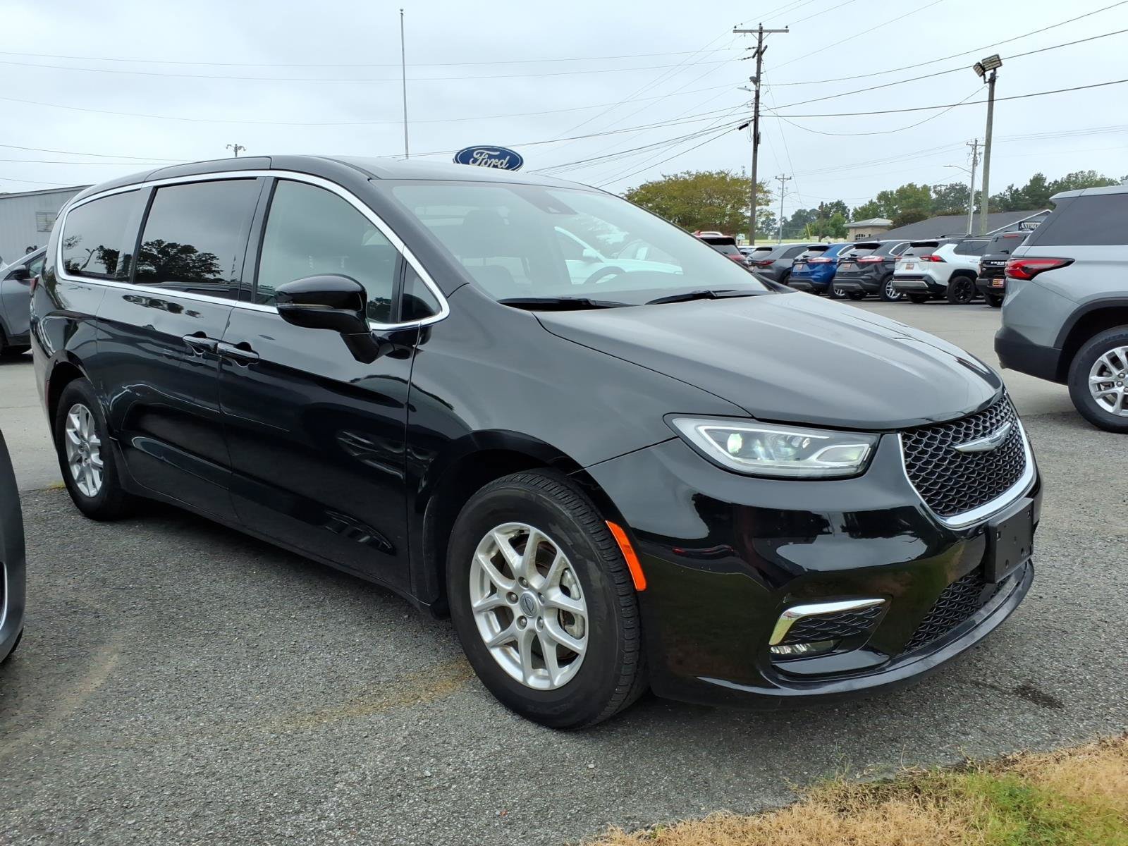 Used 2025 Chrysler Pacifica Select FWD image 5