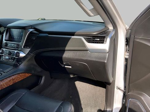 Used 2018 Chevrolet Tahoe Premier AWD/4WD image 19