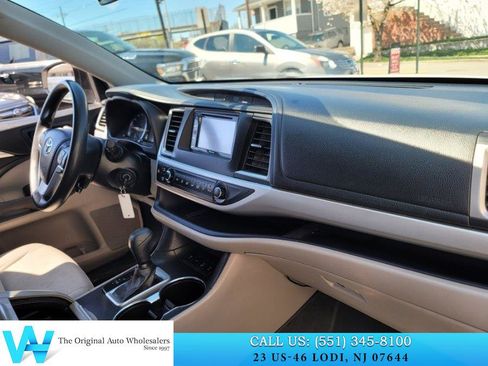 Used 2014 Toyota Highlander LE image 14