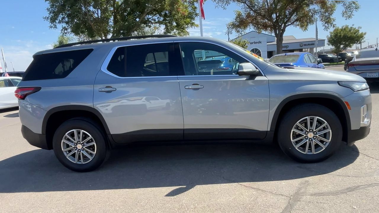 Used 2023 Chevrolet Traverse LT w/ LPO, Cargo Package FWD image 8