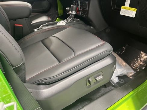 New 2025 Jeep Gladiator Rubicon image 24