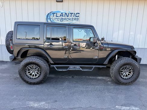 Used 2017 Jeep Wrangler Unlimited Sport w/ Quick Order Package 23S image 3