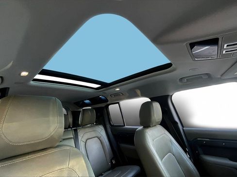 Used 2023 Land Rover Defender 110 S image 27