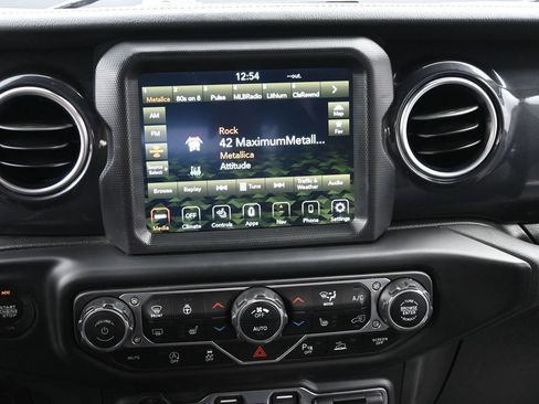 Used 2023 Jeep Wrangler Unlimited Sahara AWD/4WD image 17
