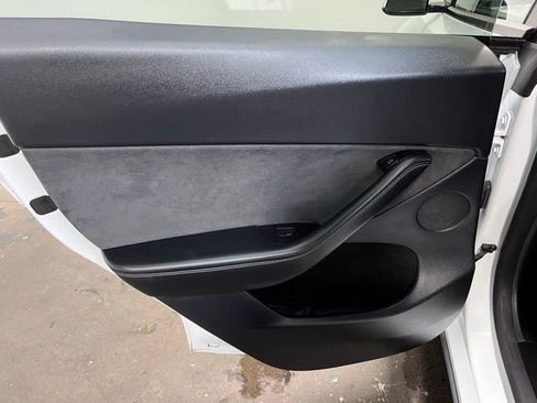 Used 2024 Tesla Model Y Long Range AWD/4WD image 16