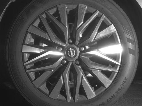 Used 2025 Nissan Altima 2.5 SV FWD image 12
