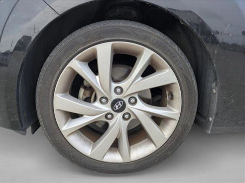 Used 2016 Hyundai Veloster image 19