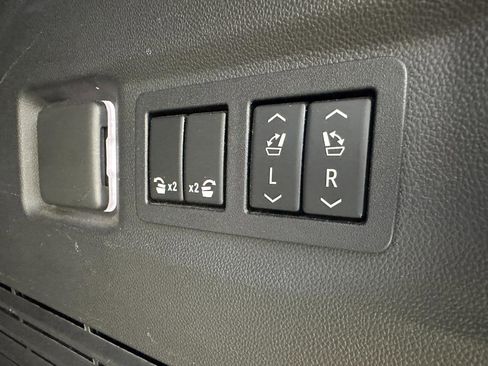 Used 2021 Chevrolet Tahoe LT w/ LT Signature Package image 39