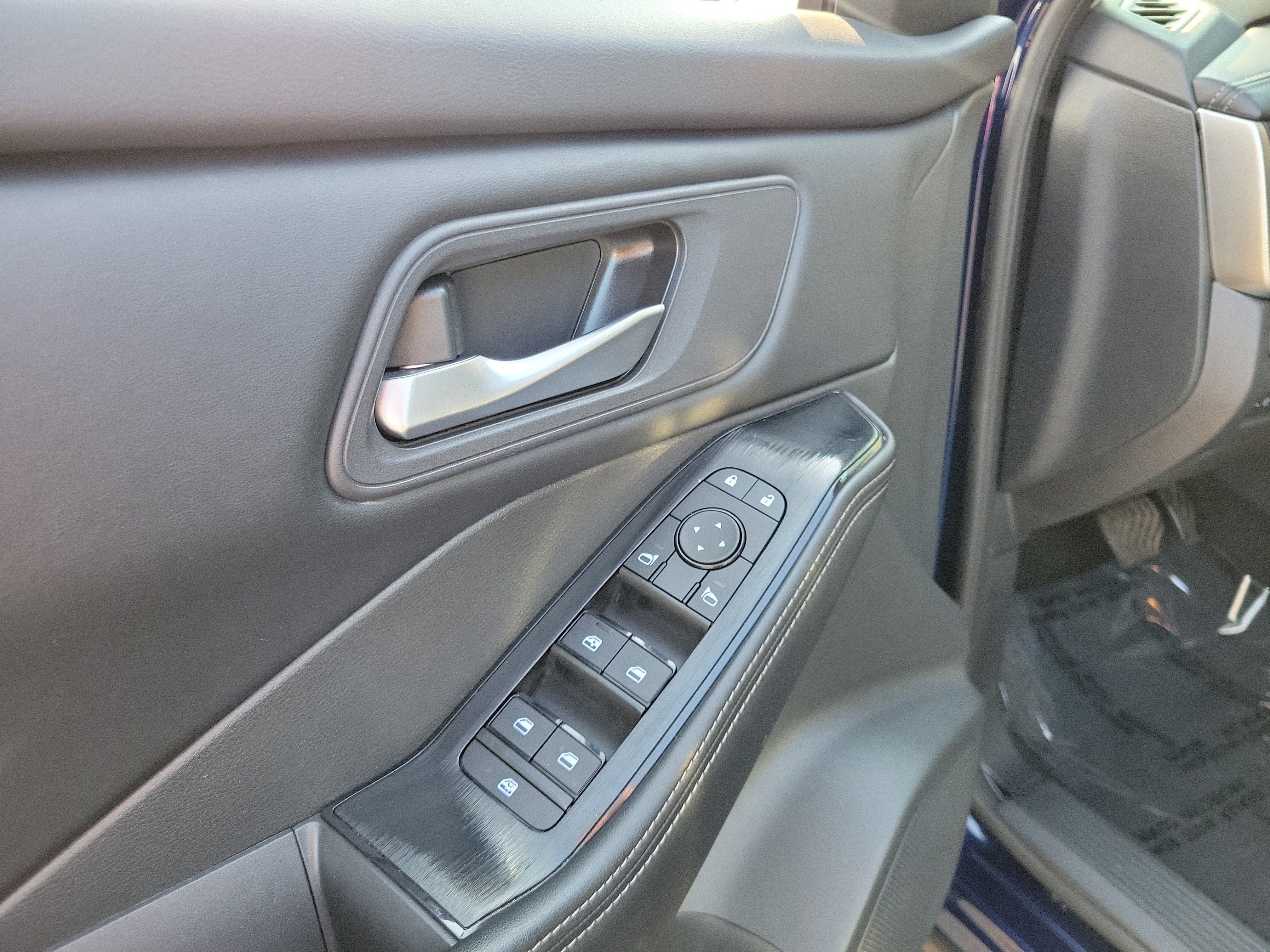 Used 2025 Nissan Rogue SV FWD image 18
