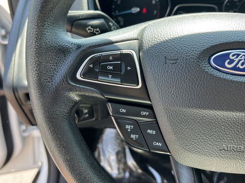 Used 2018 Ford Focus SE FWD image 32