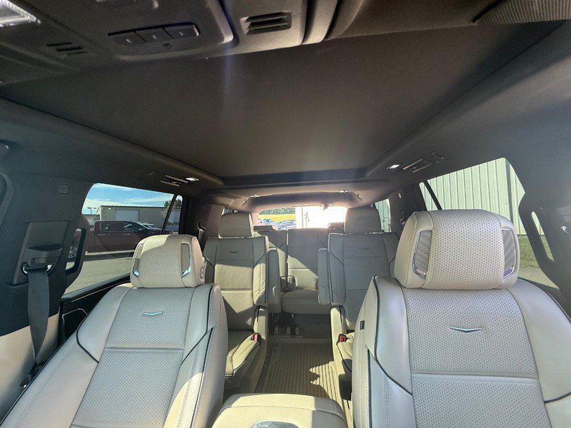 Used 2024 Cadillac Escalade Premium Luxury AWD/4WD image 23
