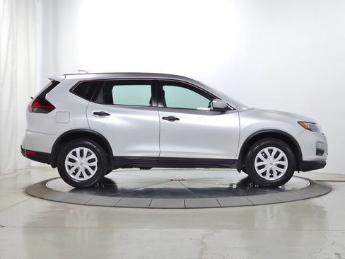 Used 2018 Nissan Rogue S AWD/4WD image 10
