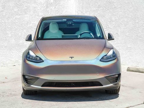 Used 2021 Tesla Model Y Long Range AWD/4WD image 2