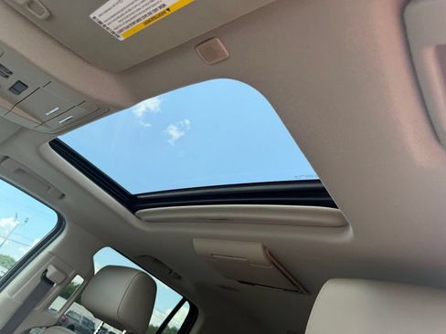 Used 2018 Chevrolet Tahoe Premier AWD/4WD image 30
