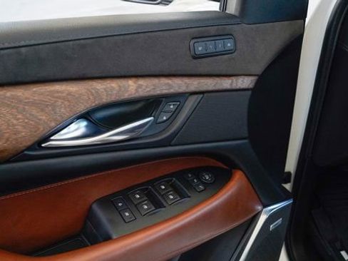 Used 2019 Cadillac Escalade ESV Premium Luxury image 43