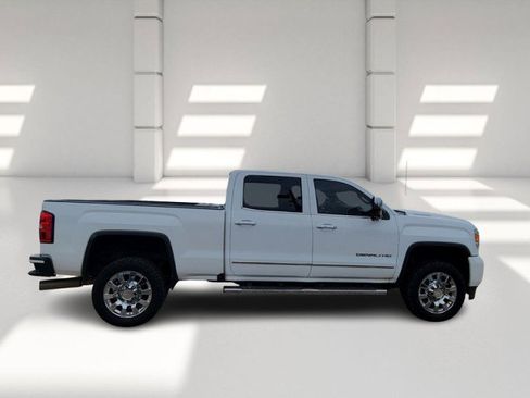 Used 2017 GMC Sierra 2500 Denali w/ Duramax Plus Package image 4