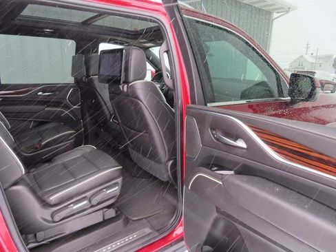 Used 2021 Cadillac Escalade ESV Premium Luxury w/ Driver Assist Tech Package image 31