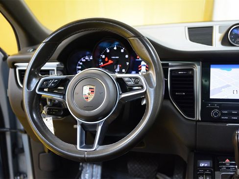 Used 2018 Porsche Macan image 15