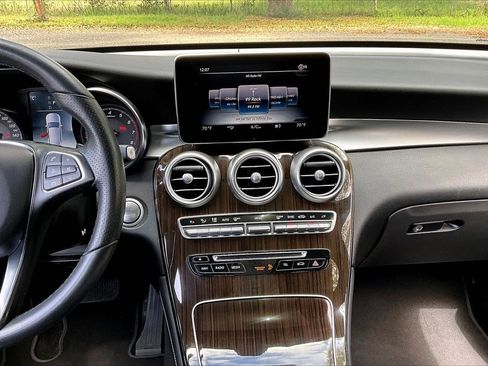 Used 2018 Mercedes-Benz GLC 300 image 9