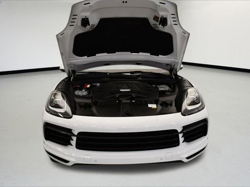 Used 2022 Porsche Cayenne image 13