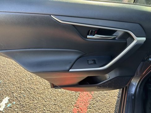 Used 2022 Toyota RAV4 SE w/ Convenience Package image 25