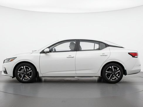 Used 2025 Nissan Sentra SV FWD image 5