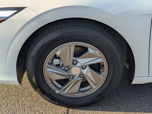 New 2025 Hyundai Elantra SE image 12