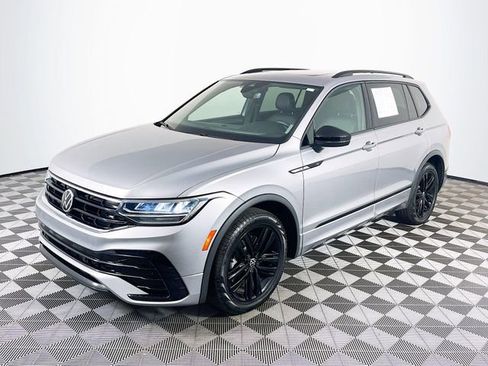 Used 2022 Volkswagen Tiguan SE R-Line FWD image 4
