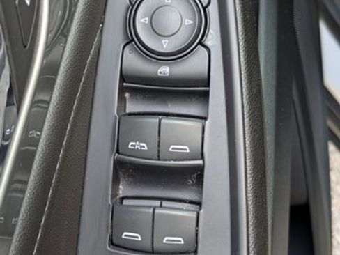 Used 2022 Chevrolet Traverse LT image 16