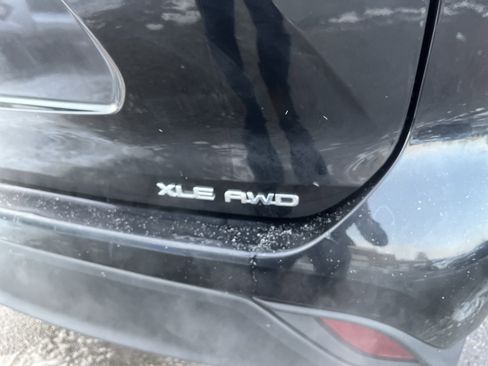 Certified 2023 Toyota Highlander XLE image 30