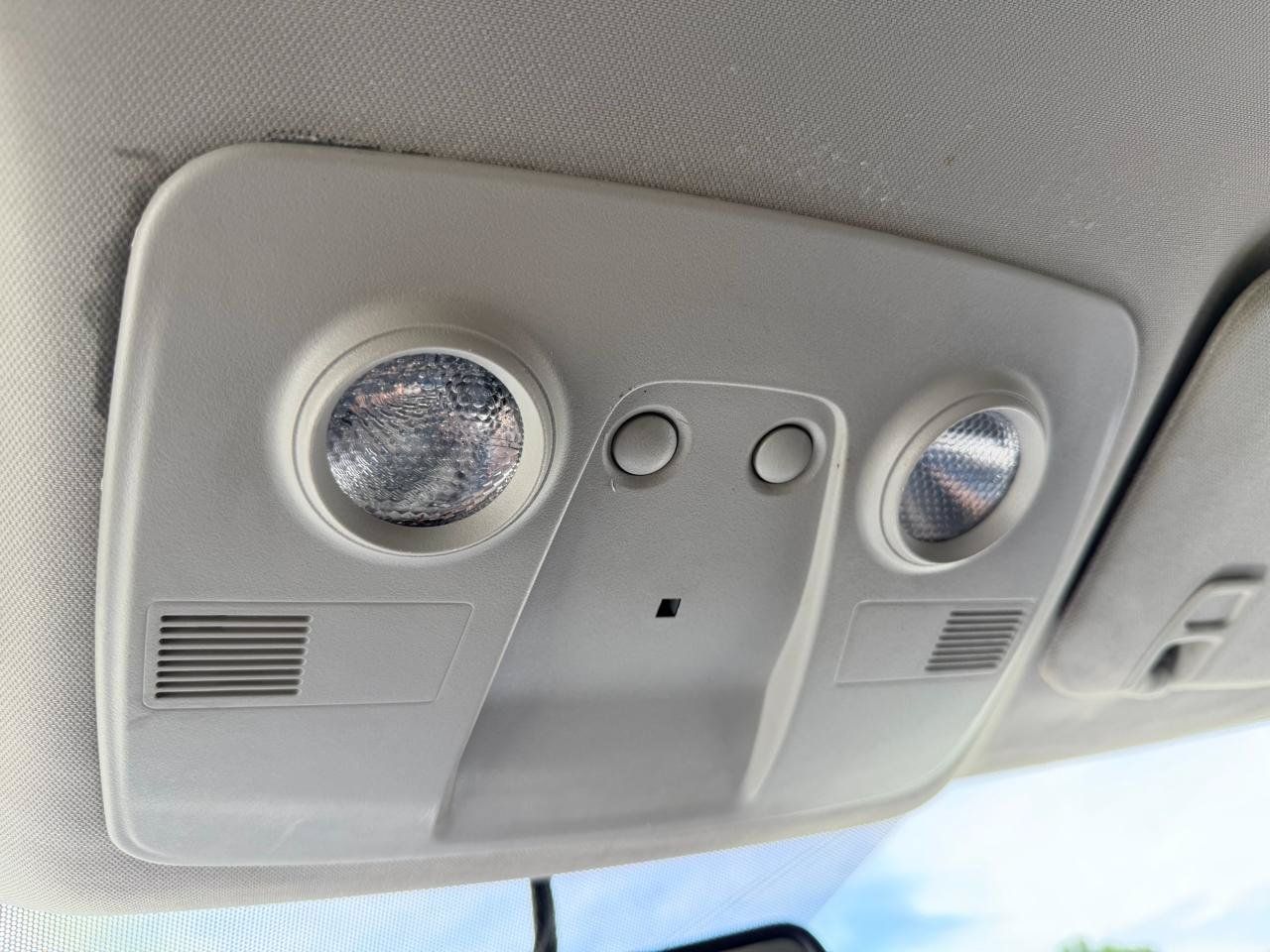 Used 2010 GMC Acadia SLE FWD image 27