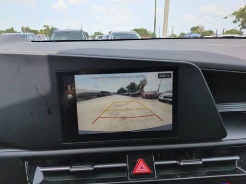 Used 2025 Kia Niro LX FWD image 17
