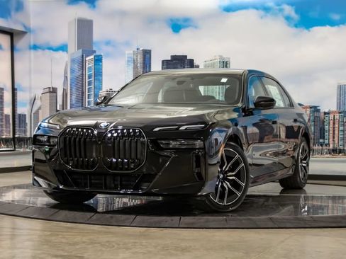 Used 2026 BMW 740i xDrive AWD/4WD image 2