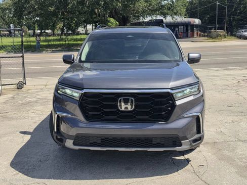 Used 2023 Honda Pilot Touring image 2