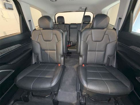 Used 2024 Kia Telluride EX w/ EX Captain's Chair Package AWD/4WD image 24