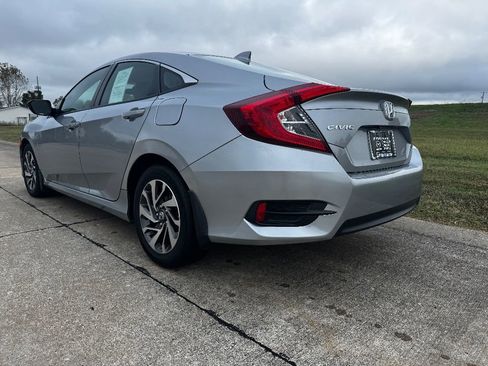 Used 2017 Honda Civic EX image 8
