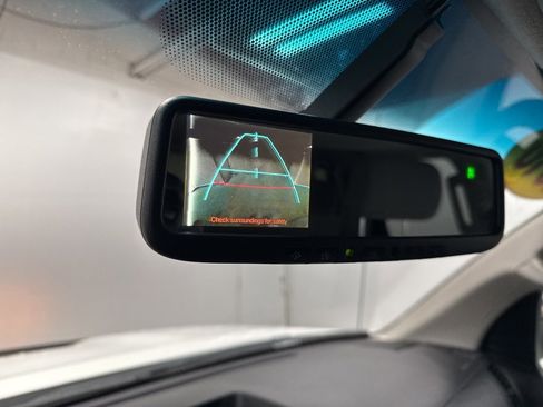 Used 2010 Toyota Tundra 4x4 CrewMax image 16