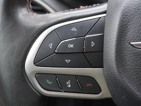 Used 2019 Chrysler Pacifica Touring-L image 10