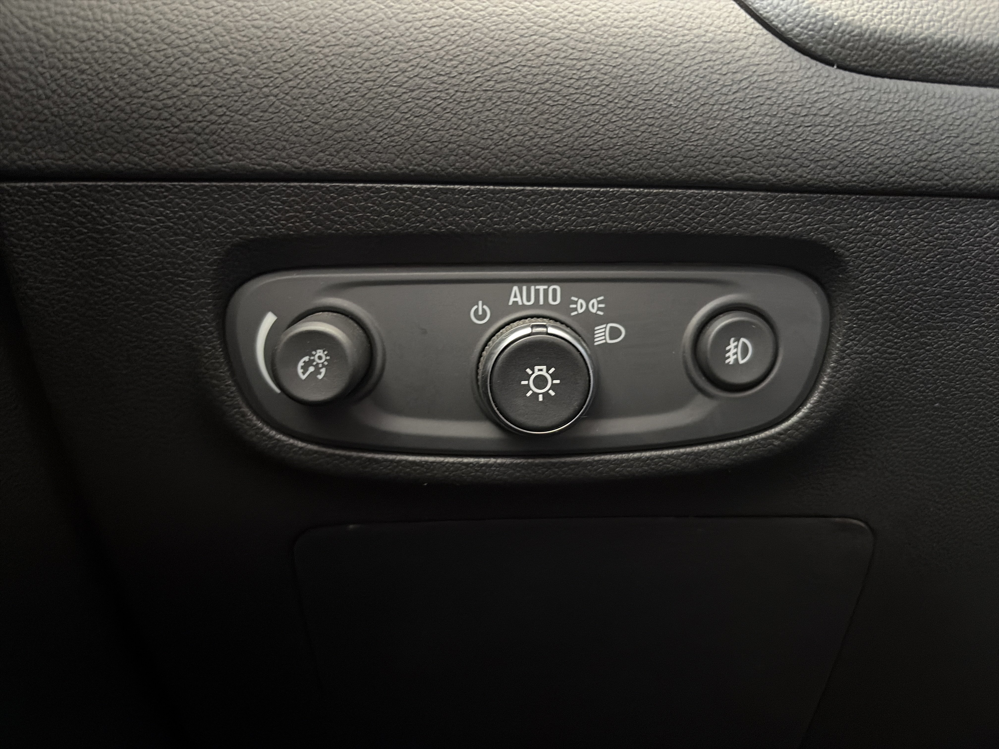 Used 2022 Buick Encore GX Select w/ Sport Touring Package FWD image 24