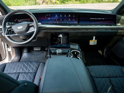 Used 2025 Cadillac Escalade IQ Luxury 1 AWD/4WD image 8