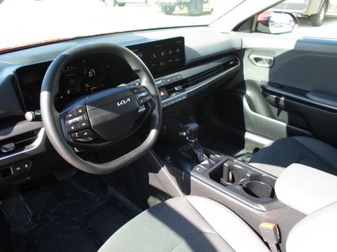 Used 2025 Kia K4 FWD image 13