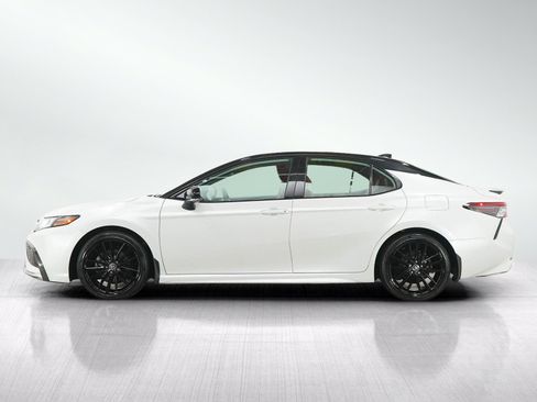 Used 2022 Toyota Camry XSE FWD image 2